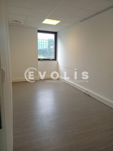 4-6 Avenue De Chavailles, Bruges for lease - Building Photo - Image 2 of 7