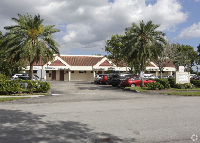 12333 NW 18th St, Pembroke Pines, FL à louer - Photo du bâtiment - Image 3 de 6