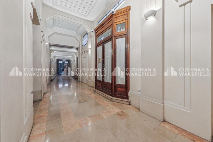 48 Rue De La Bienfaisance, Paris for lease - Building Photo - Image 2 of 14