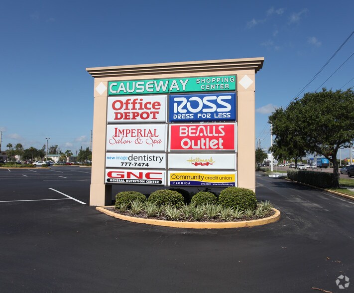 243 E Eau Gallie Blvd, Indian Harbour Beach, FL for lease - Building Photo - Image 2 of 8