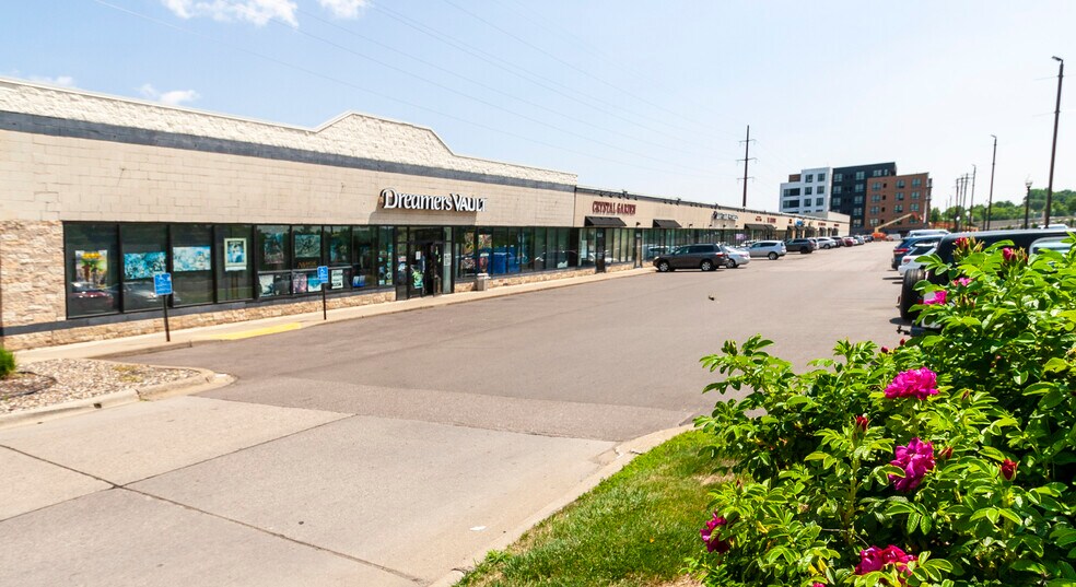 4701-4751 Hiawatha Ave, Minneapolis, MN à louer - Photo du bâtiment - Image 3 de 5