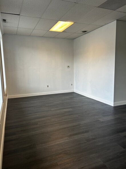 7610 Post Rd, North Kingstown, RI for lease - Interior Photo - Image 2 of 11