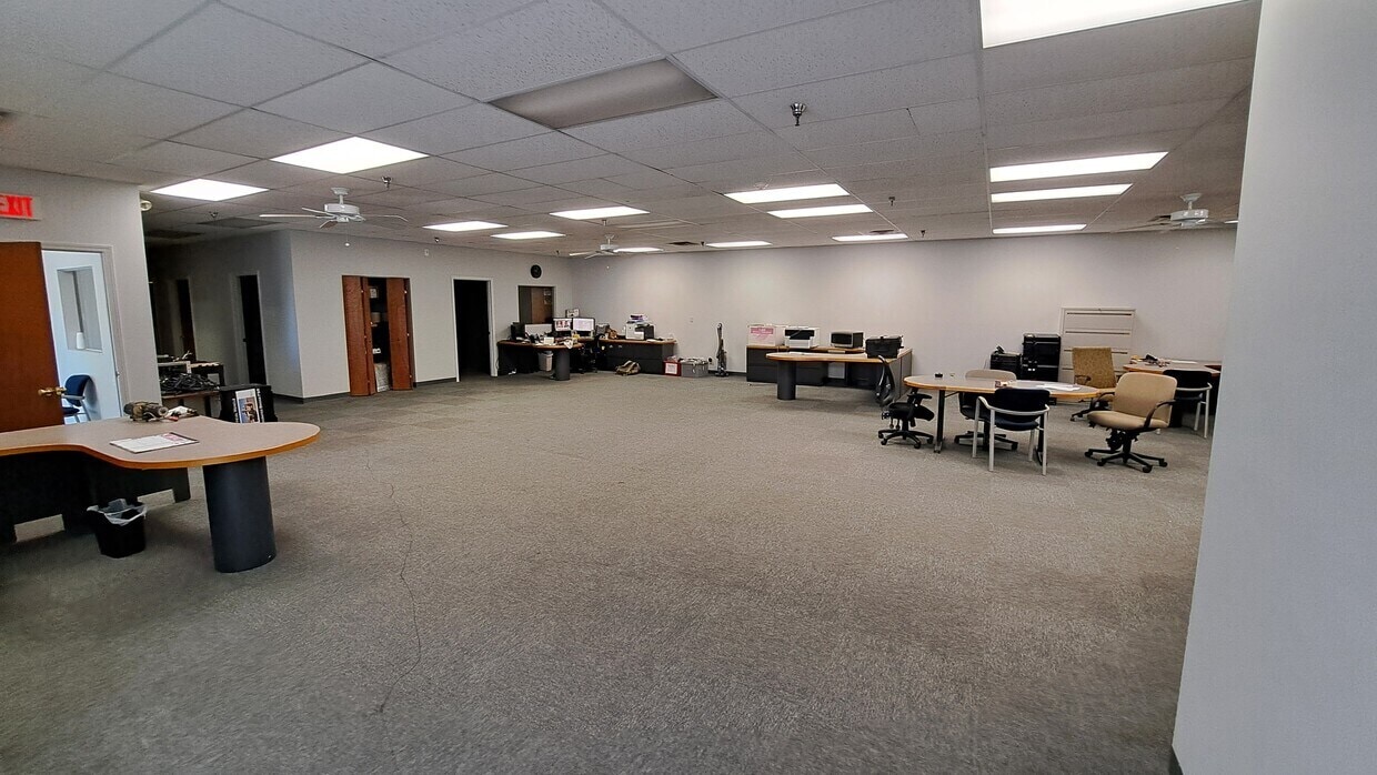 1850 Business Park Dr, Clarksville, TN for lease Interior Photo- Image 1 of 4