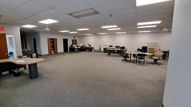 1850 Business Park Dr, Clarksville, TN for lease Interior Photo- Image 1 of 4