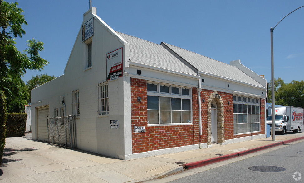 1055 E Walnut St, Pasadena, CA for lease - Building Photo - Image 1 of 10