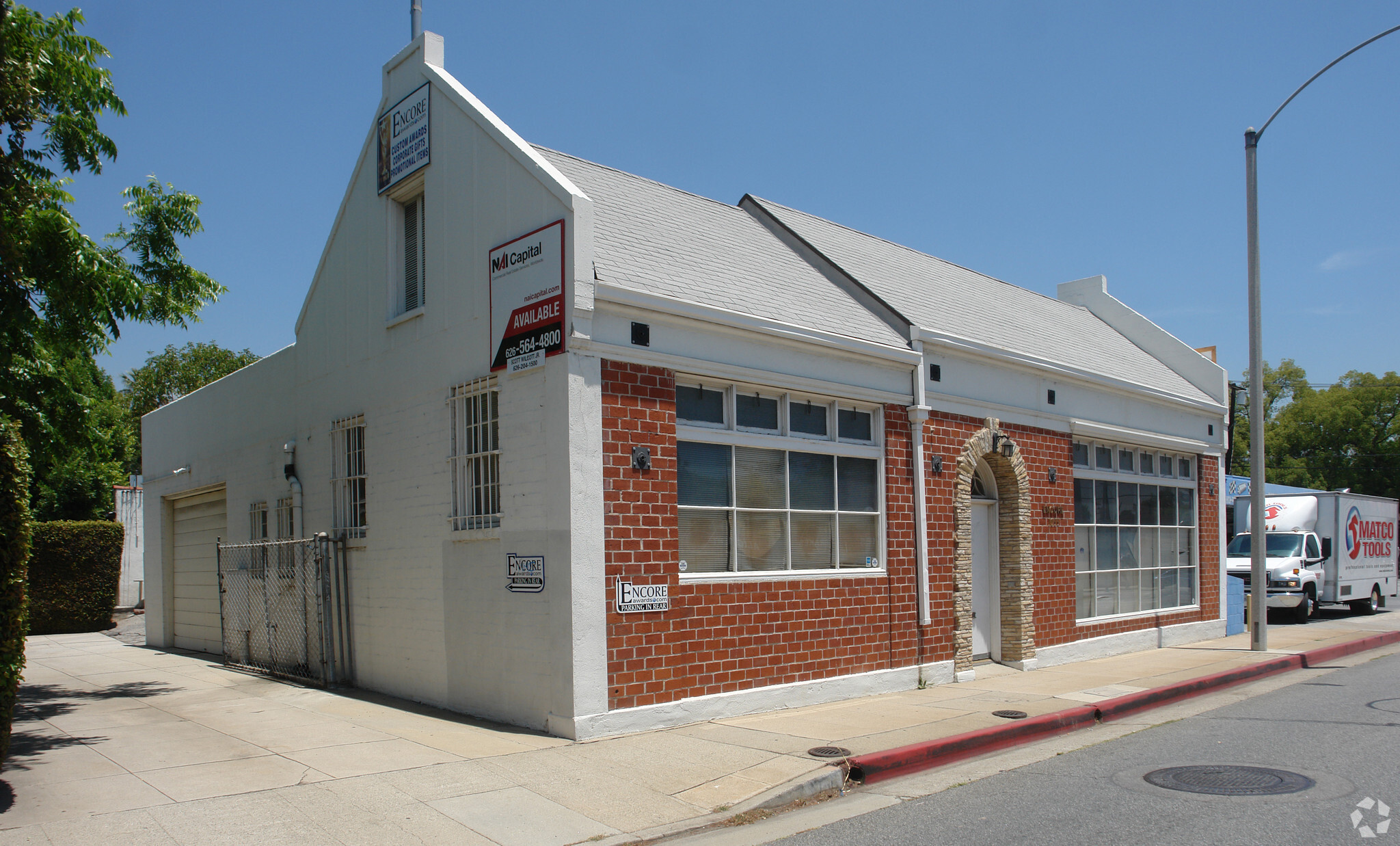 1055 E Walnut St, Pasadena, CA for lease Building Photo- Image 1 of 11