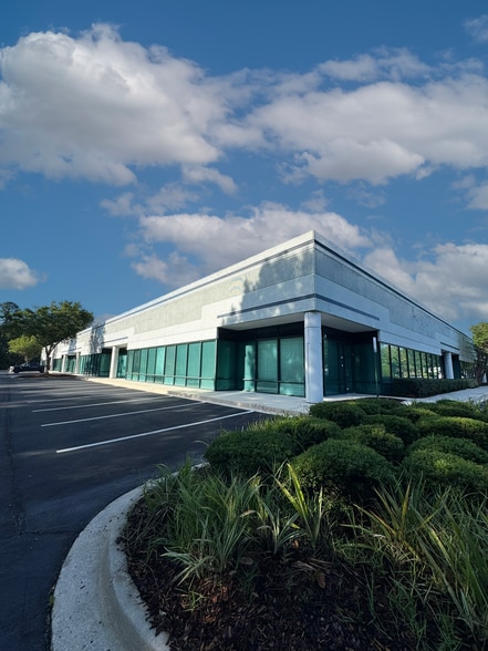 9143 Philips Hwy, Jacksonville, FL for lease - Building Photo - Image 2 of 21