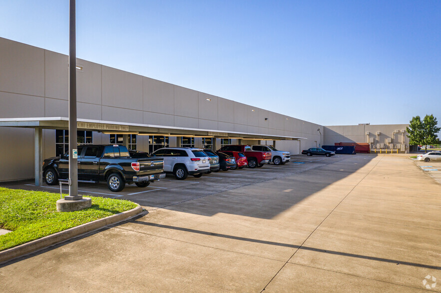 5373 W Sam Houston Pky N, Houston, TX for lease - Building Photo - Image 2 of 4