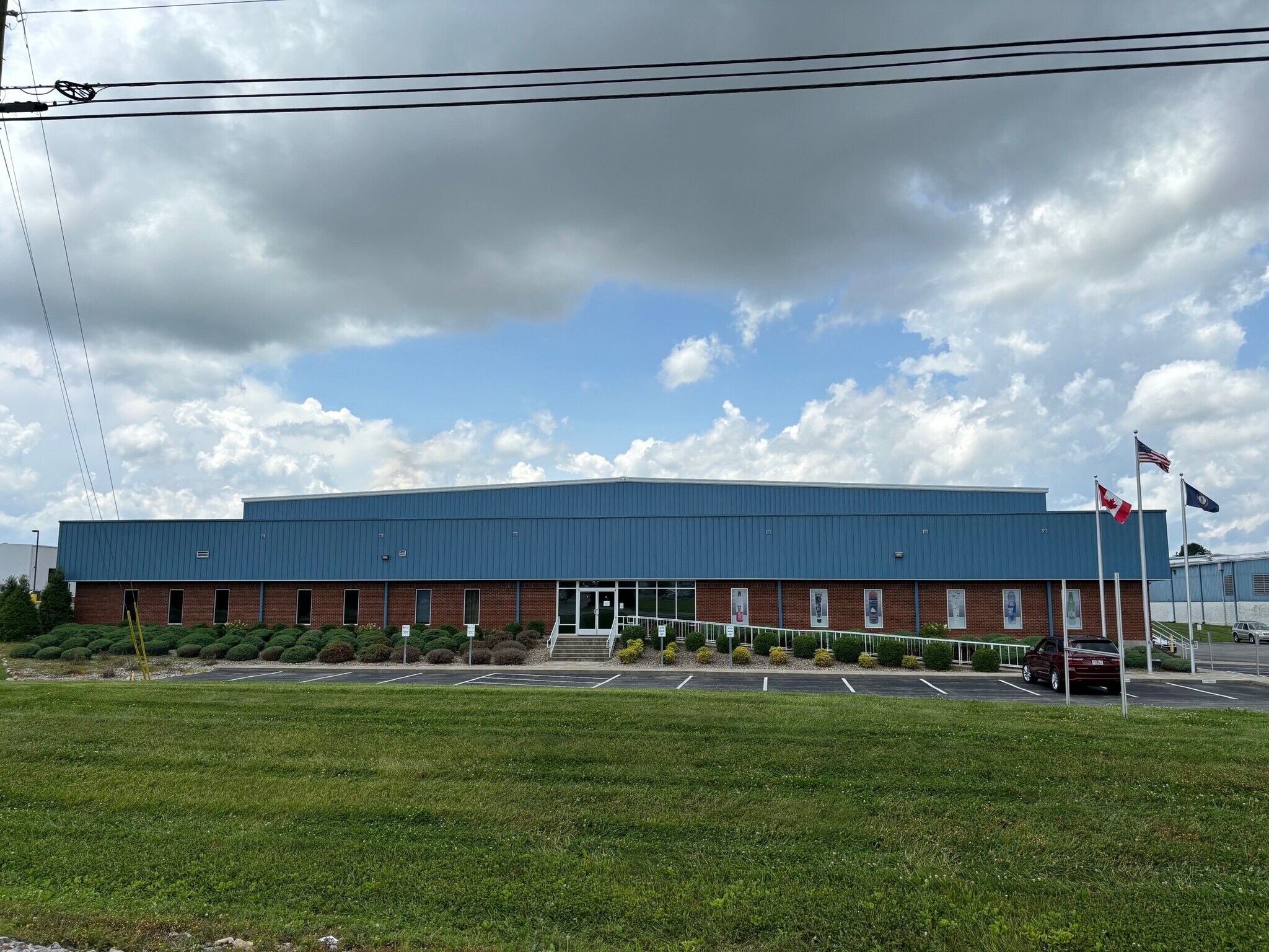 700 Industrial Dr, Lebanon, KY à louer Photo du bâtiment- Image 1 de 2