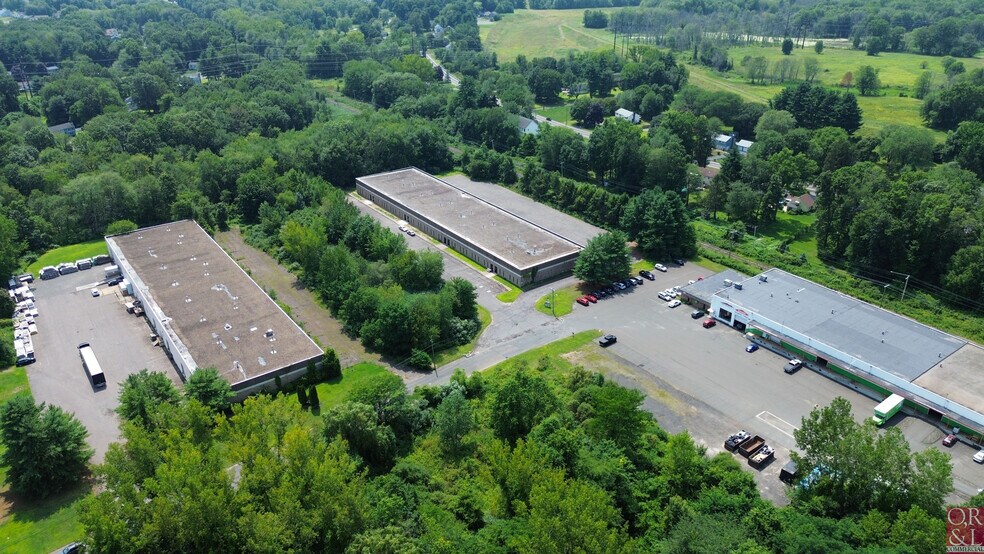 95 Peters Rd, Bloomfield, CT à louer - Photo du bâtiment - Image 2 de 20