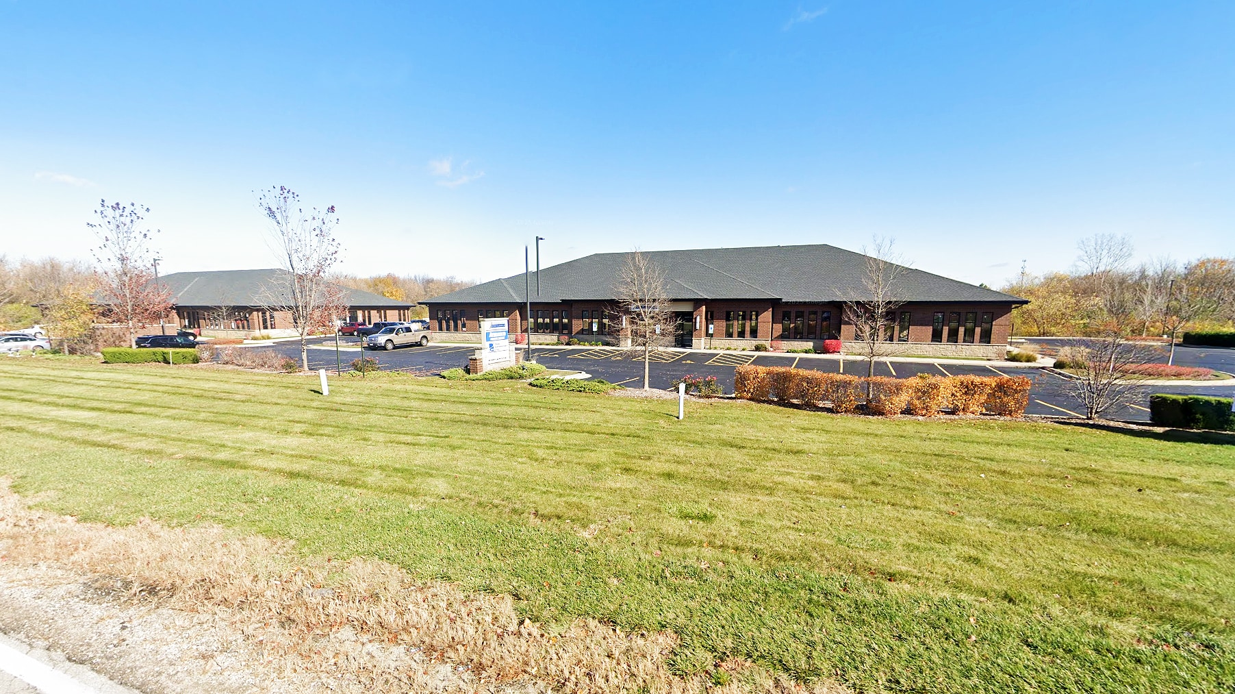 165 N Lakewood Rd, Lake In The Hills, IL for lease Interior Photo- Image 1 of 4