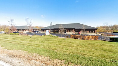 165 N Lakewood Rd, Lake In The Hills, IL for lease Interior Photo- Image 1 of 4