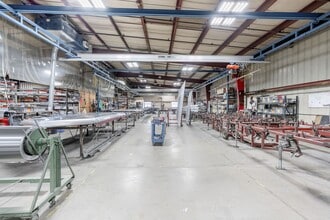 857 W State St, Hartford, WI à vendre Photo intérieure- Image 2 de 5