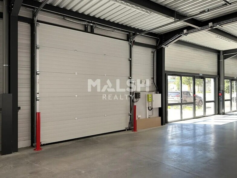 Flex in Saint-Quentin-Fallavier for lease - Interior Photo - Image 2 of 16