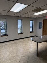 301 Eastern Ave, Bensenville, IL for lease Interior Photo- Image 1 of 4