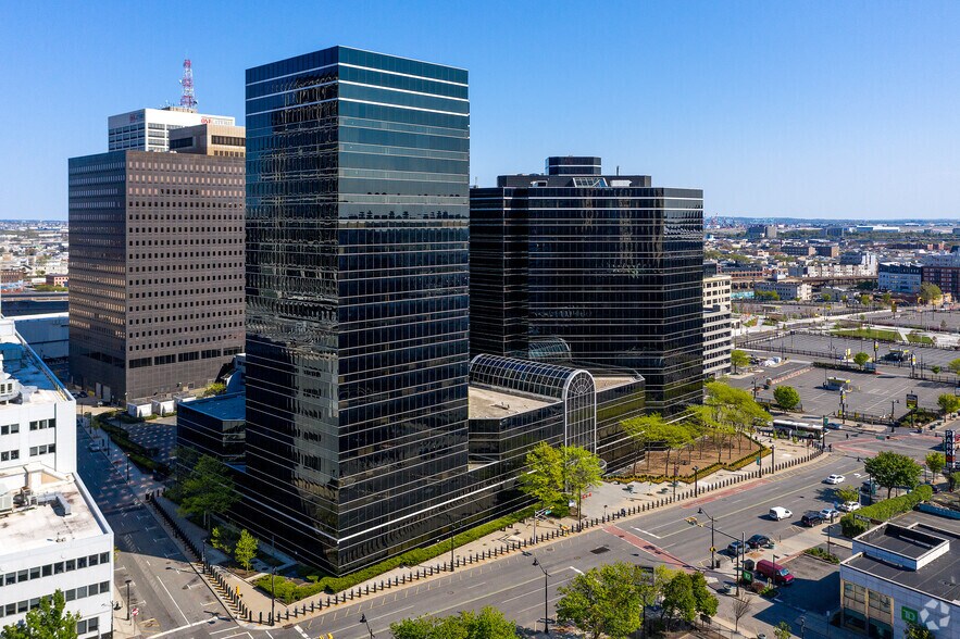 4 Gateway Ctr, Newark, NJ à louer - Photo du bâtiment - Image 3 de 5