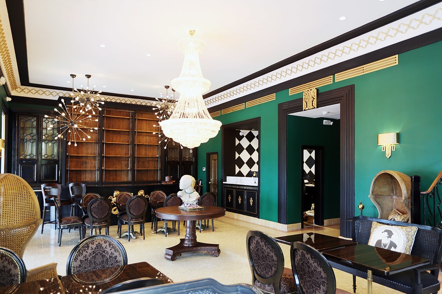 1320 Ocean Dr, Miami Beach, FL for sale - Lobby - Image 2 of 10