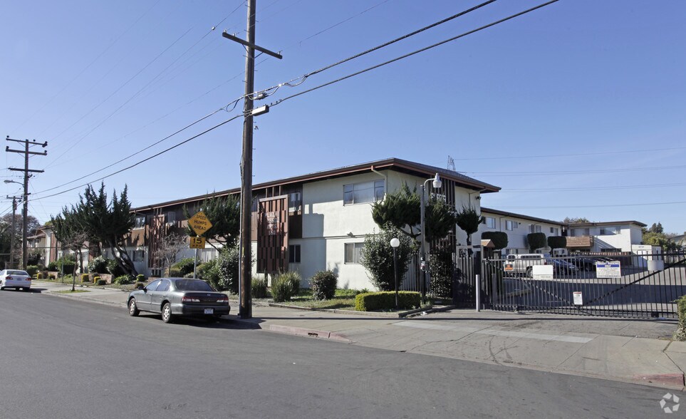 550 Berry Ave, Hayward, CA à vendre - Photo principale - Image 1 de 81