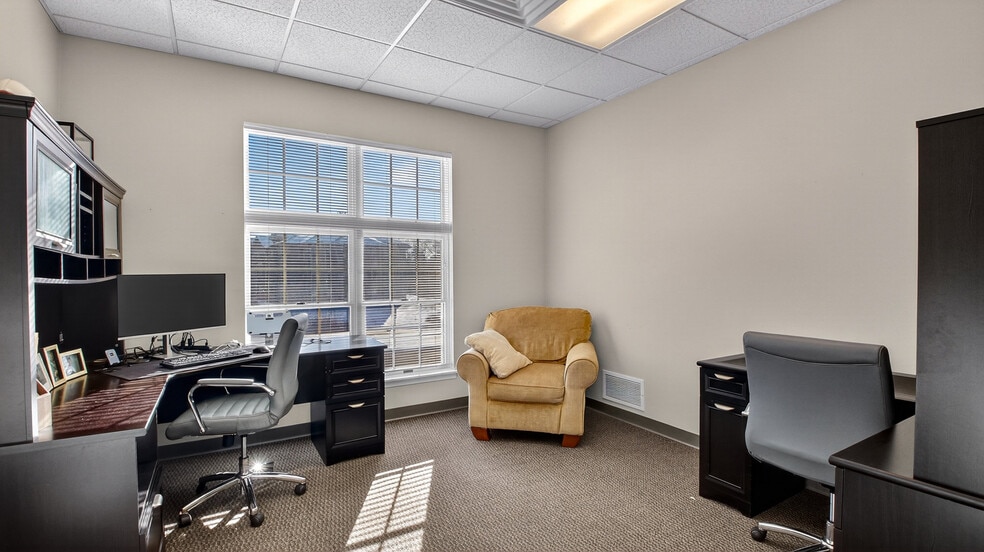 2519 N Hillcrest Pky, Altoona, WI à louer - Photo du bâtiment - Image 3 de 12