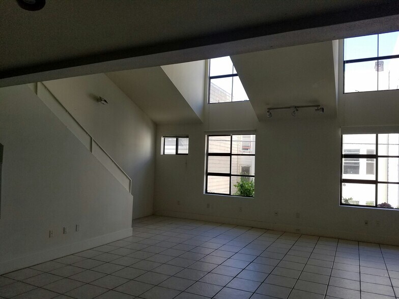 83 Wiese St, San Francisco, CA à louer - Photo du bâtiment - Image 2 de 4