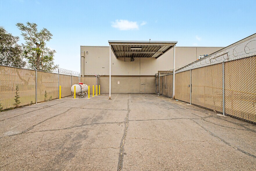 230 N 48th Ave, Phoenix, AZ à louer - Photo du bâtiment - Image 3 de 21
