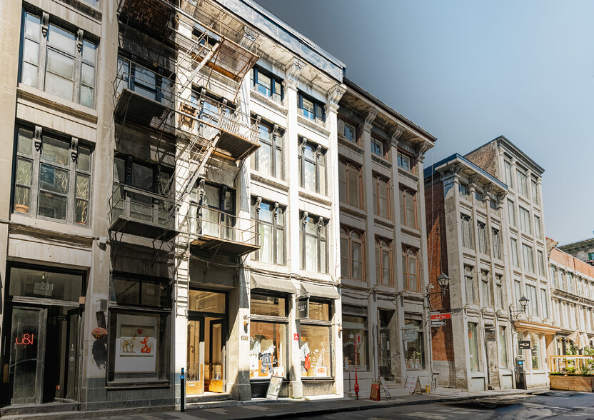 225-227 Saint-Paul Rue O, Montréal, QC for sale - Building Photo - Image 3 of 14