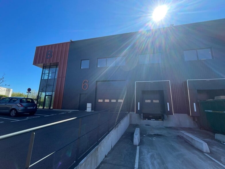 Flex in Saint-Ouen-l'Aumône for lease - Building Photo - Image 3 of 10