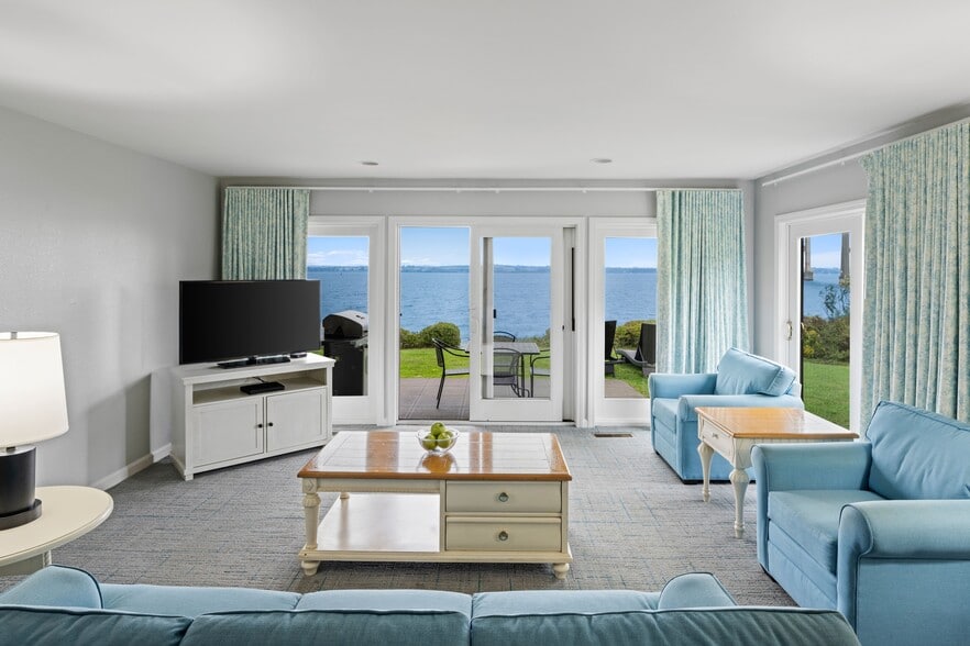 150 Bay View Dr, Jamestown, RI à vendre - Photo du bâtiment - Image 2 de 7