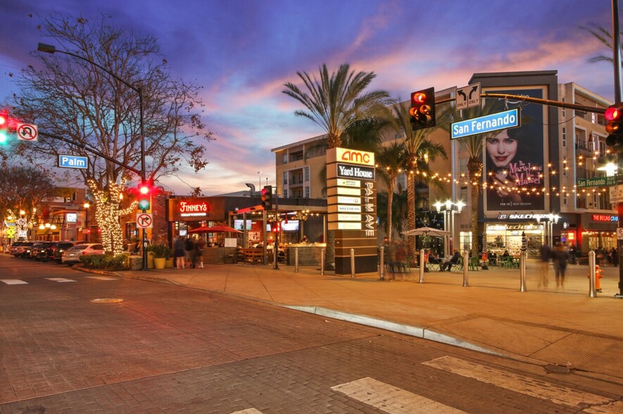 150 N Palm Ave, Burbank, CA for lease - Primary Photo - Image 1 of 8