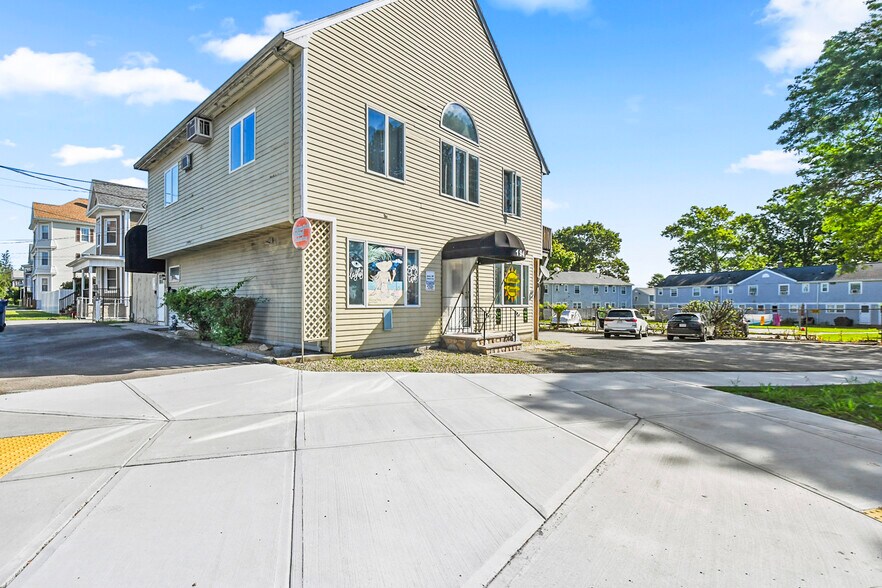 194 Rockdale Ave, New Bedford, MA for sale - Building Photo - Image 2 of 25