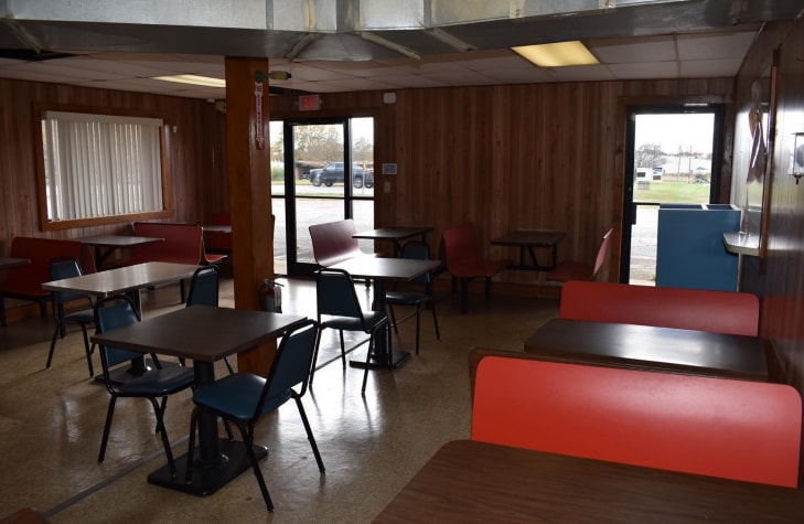 1507 Emmanuel Church Rd, Conover, NC for sale - Interior Photo - Image 2 of 4