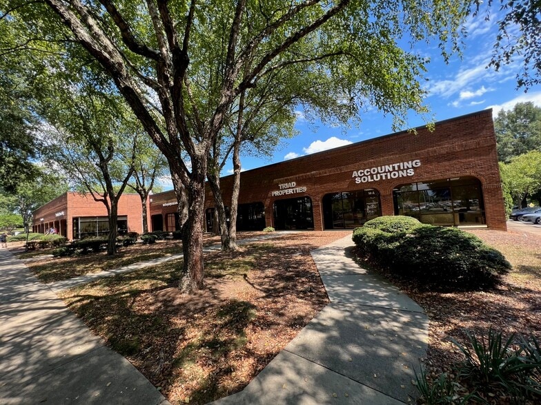 18-22 Oak Branch Dr, Greensboro, NC for lease - Building Photo - Image 3 of 28