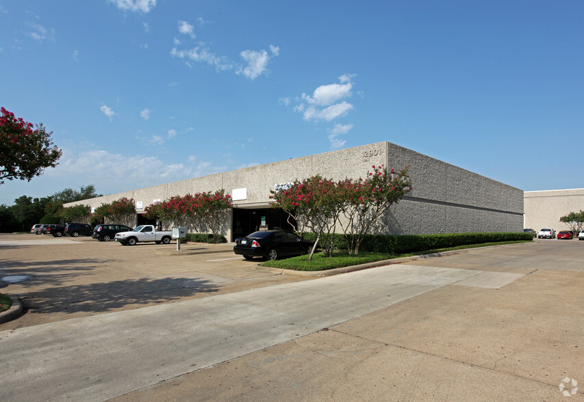 12901 Nicholson Rd, Dallas, TX à louer - Photo du bâtiment - Image 1 de 8