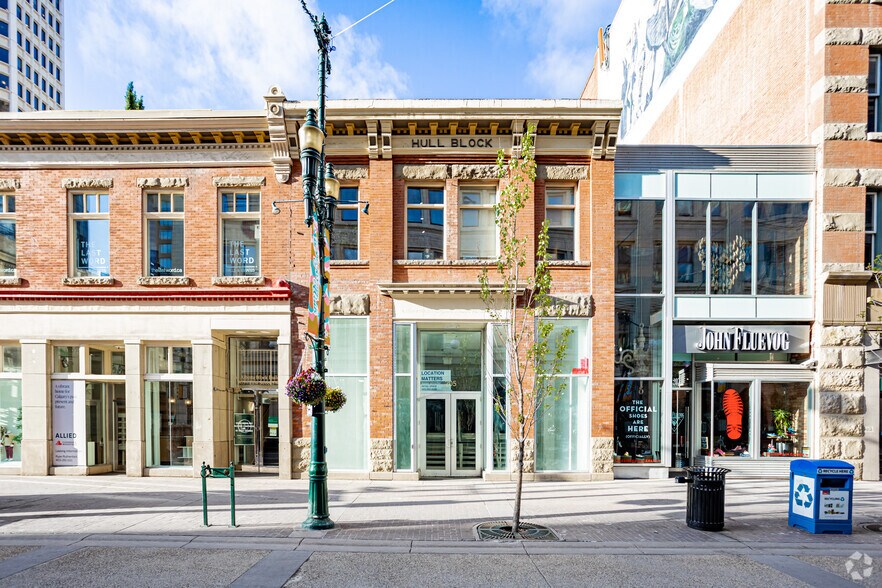205 8th Ave SW, Calgary, AB à vendre - Photo du bâtiment - Image 1 de 1