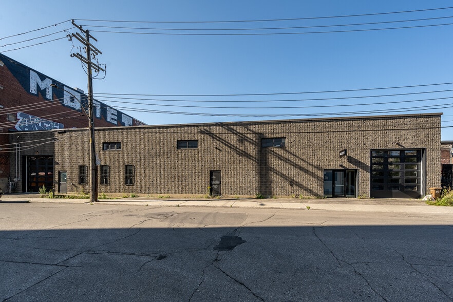 5600 Av De Gaspé, Montréal, QC à vendre - Photo du bâtiment - Image 2 de 24