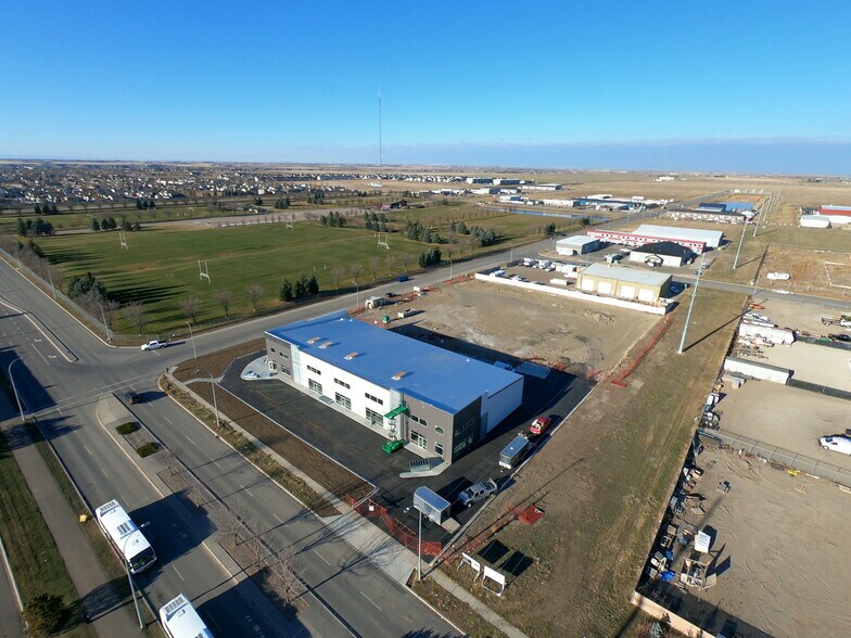 3233 30 St N, Lethbridge, AB à louer - Photo du bâtiment - Image 2 de 7