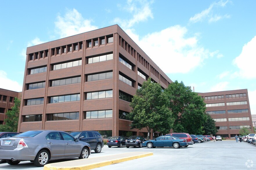 2001 Killebrew Dr, Bloomington, MN for lease - Building Photo - Image 3 of 24