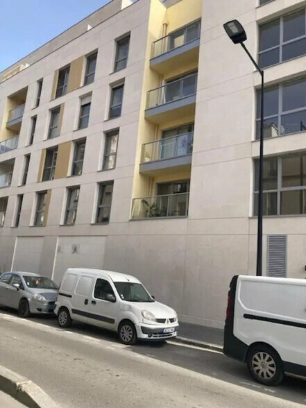 Commerce de détail dans Aubervilliers à louer - Photo du bâtiment - Image 3 de 10