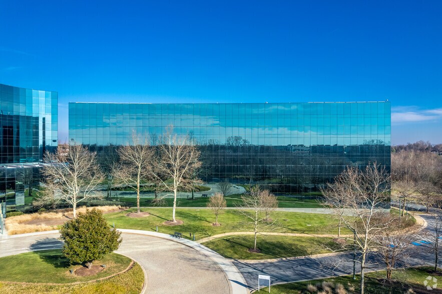 14200 Shady Grove Rd, Rockville, MD à louer - Photo du bâtiment - Image 2 de 6