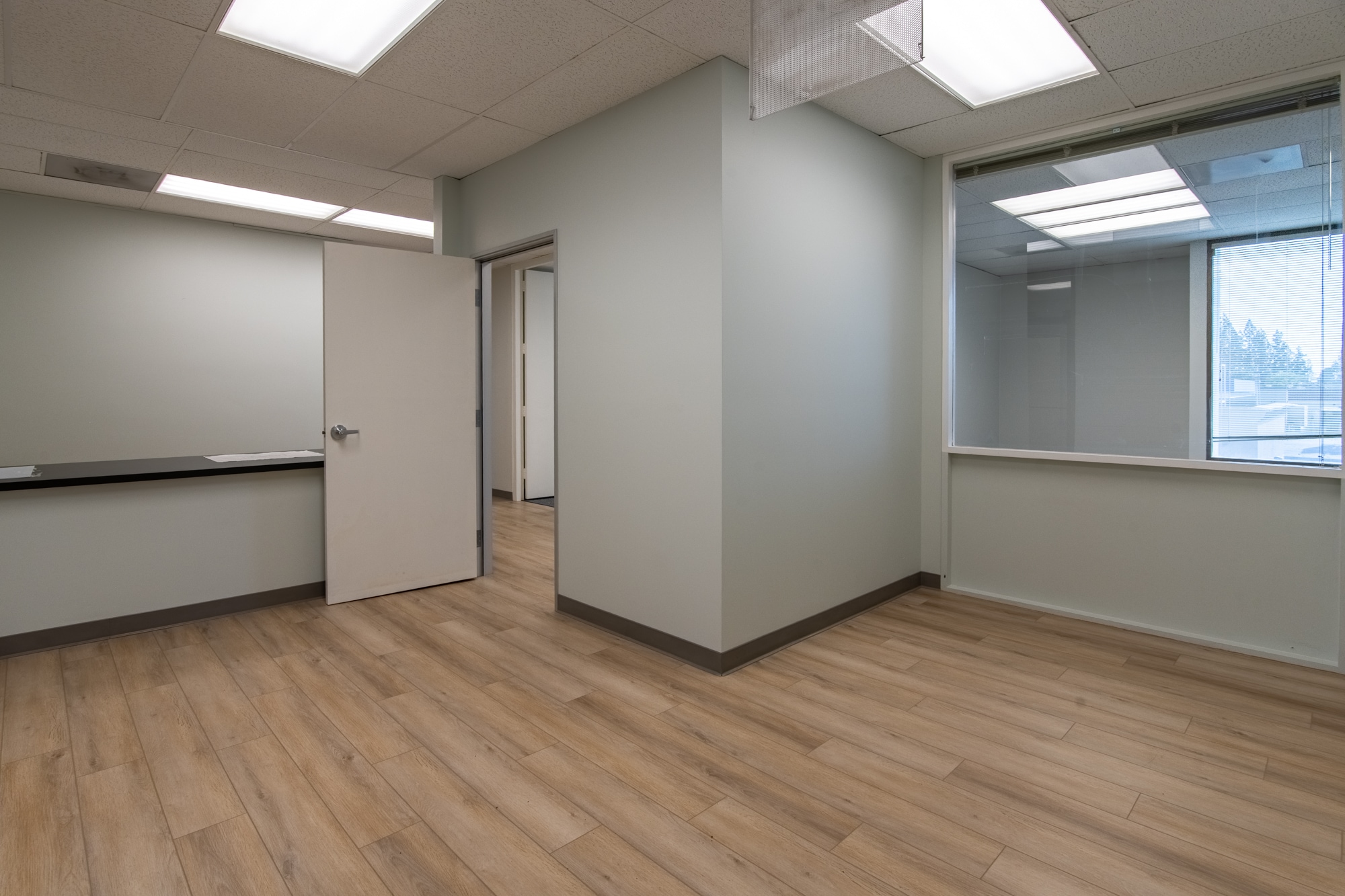 5405 Stockdale Hwy, Bakersfield, CA for lease Interior Photo- Image 1 of 3