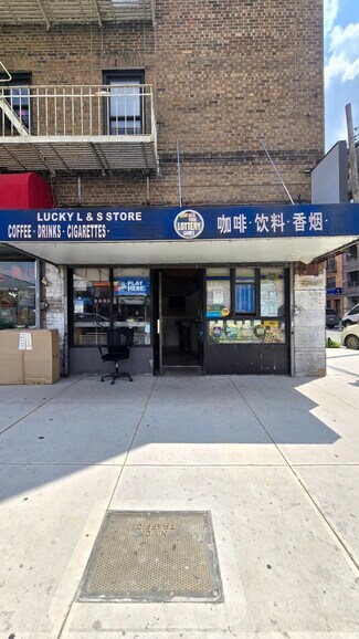 Plus de détails pour 4233 College Point Blvd, Flushing, NY - Commerce de détail à louer