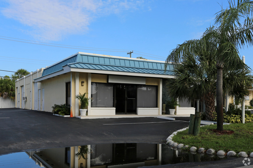 1535 Cypress Dr, Tequesta, FL for sale - Building Photo - Image 2 of 6