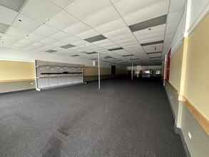 115-237 Irving Park Rd, Streamwood, IL for lease Interior Photo- Image 2 of 7