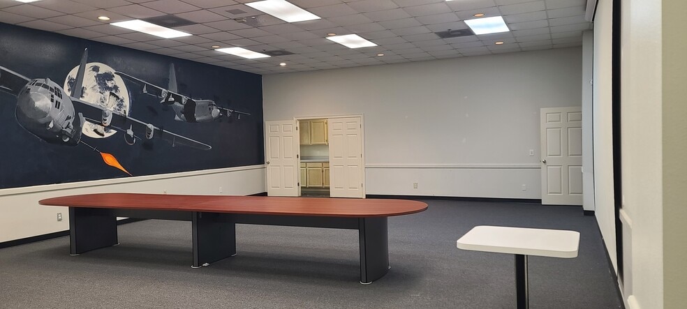 96-102 Forsman Dr NW, Fort Walton Beach, FL for lease - Interior Photo - Image 3 of 16