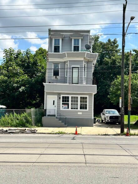 3918 W Girard Ave, Philadelphia, PA à vendre - Photo principale - Image 1 de 11