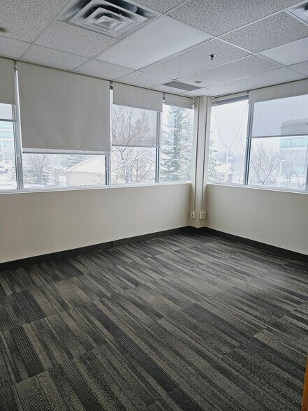 51 Sunpark Dr SE, Calgary, AB à louer - Photo intérieure - Image 3 de 10