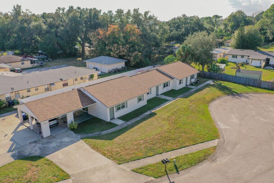 2319 W Cannon Ter NW, Winter Haven, FL à vendre - Photo du bâtiment - Image 2 de 8