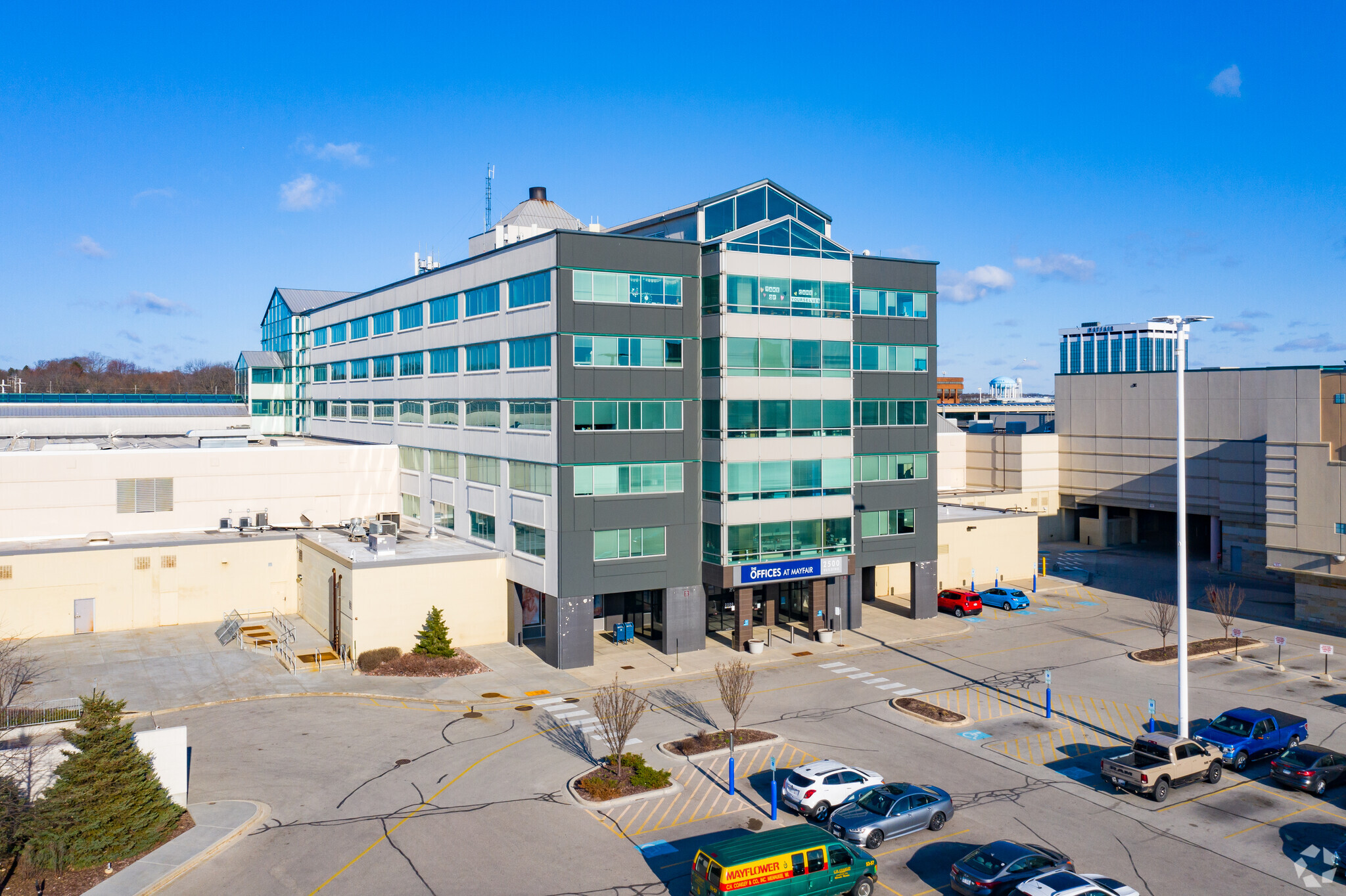 2500 N Mayfair Rd, Wauwatosa, WI for lease Building Photo- Image 1 of 11