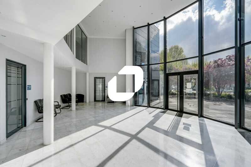 Office in Grigny for sale - Lobby - Image 2 of 26