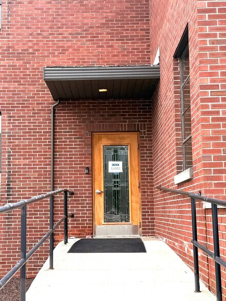 1225 7th St, Columbus, IN à louer - Photo du bâtiment - Image 2 de 11